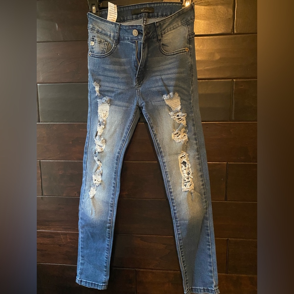 Kancan jeans, never wore, excellent condition.